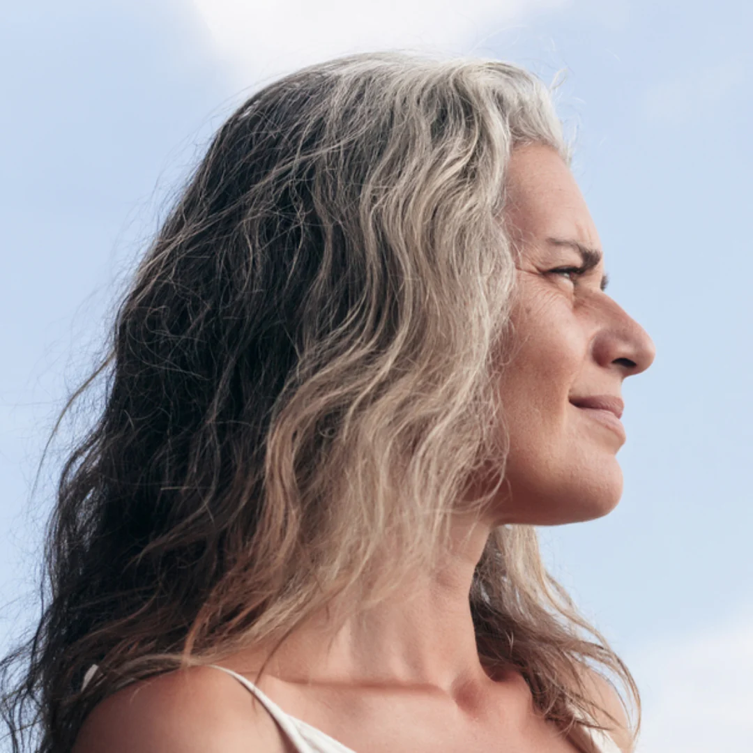 年齢を重ねると、髪はどうなる?