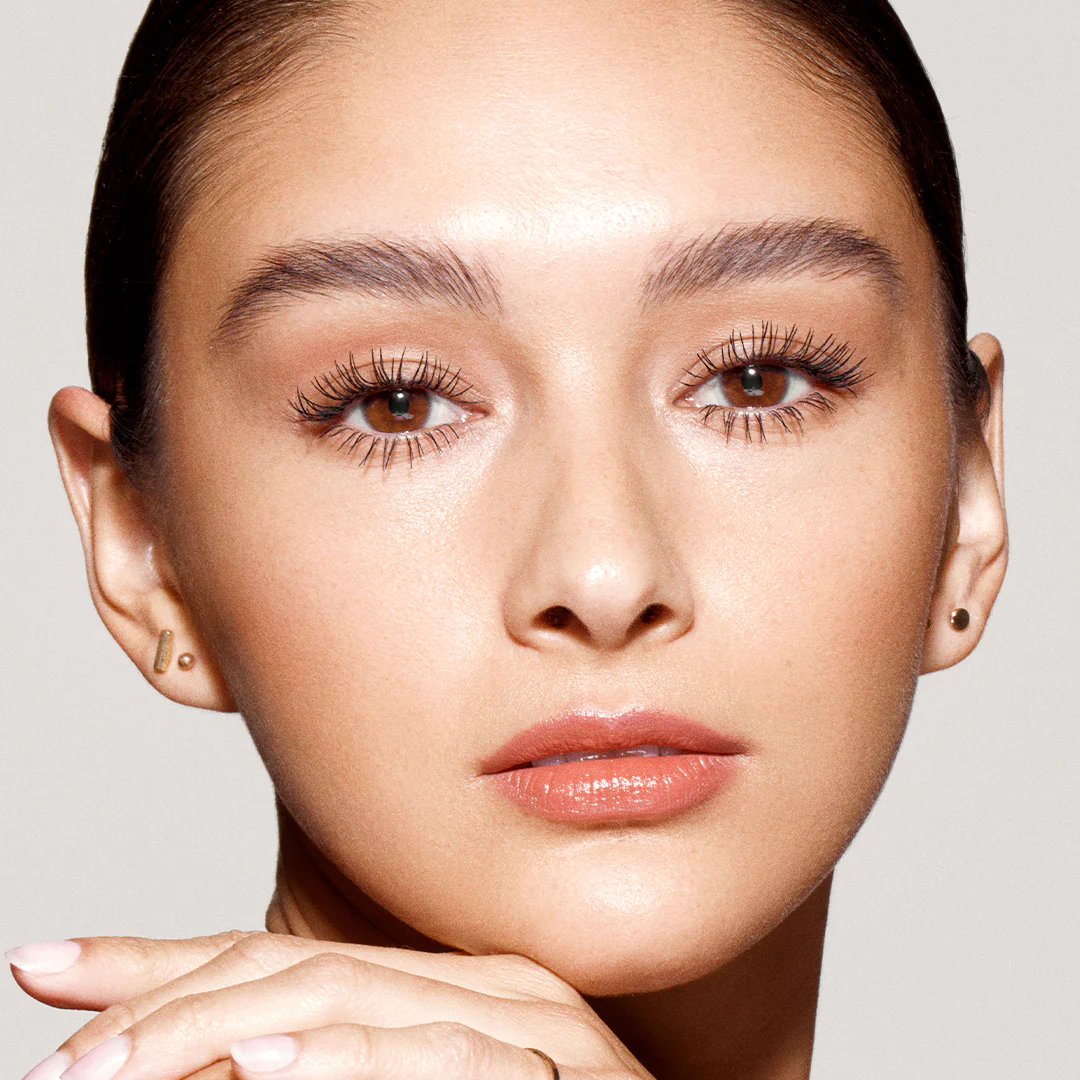 眉毛の新しいトレンド「眉毛ラミネーションをご自宅で!5つの簡単なステップをご紹介。